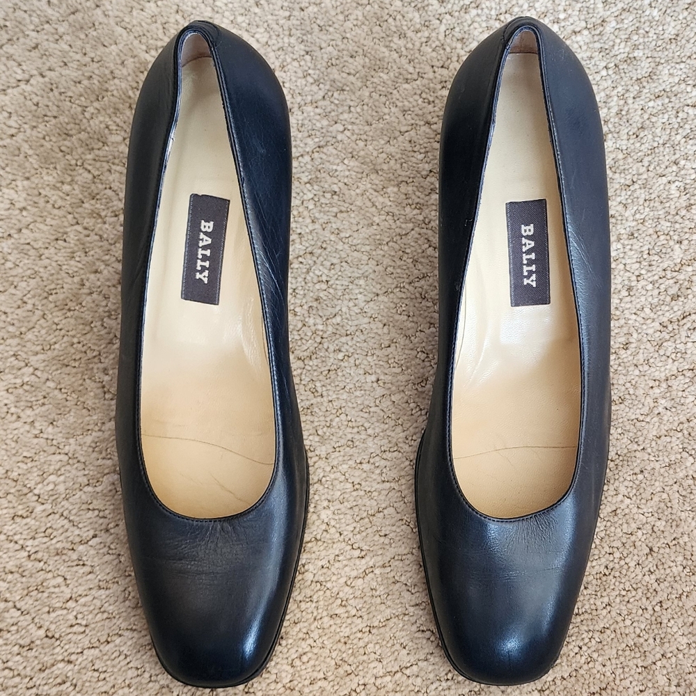 Bally Of Switzerland Style Flex Navy Leather Pumps Womens 40 1/2 Timeless Design